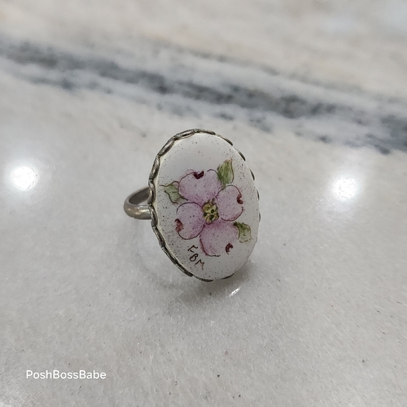 Vintage Adjustable Floral Ring – Hand-Painted Enamel Oval Setting - Picture 1 of 4